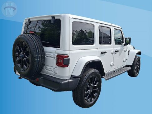 Used 2025 Jeep Wrangler Unlimited Sahara AWD/4WD image 12