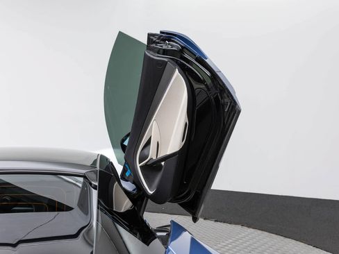 Used 2026 McLaren 750S Spider RWD image 32