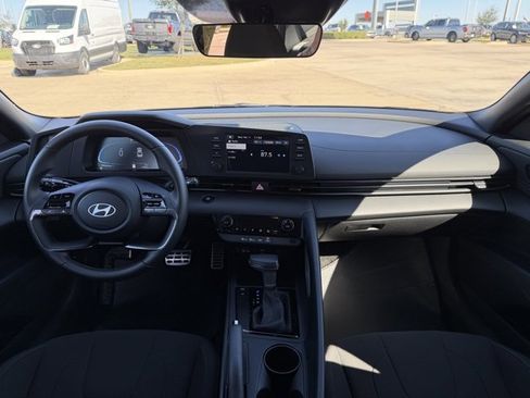 Used 2025 Hyundai Elantra Sport image 20