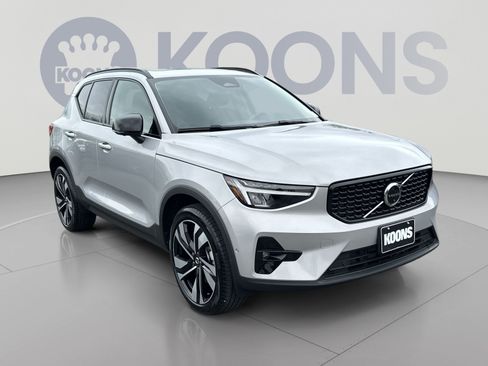 Used 2023 Volvo XC40 B5 Plus w/ Protection Package Premier AWD/4WD image 2