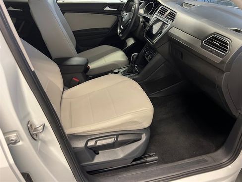 Used 2021 Volkswagen Tiguan SE image 10
