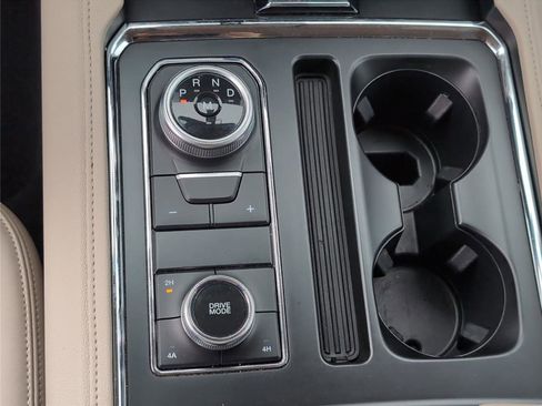 Used 2024 Ford Expedition Max XLT image 24
