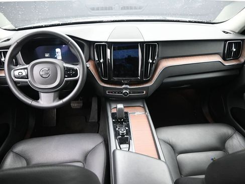 Used 2023 Volvo XC60 B5 Plus image 18