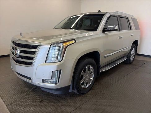 Used 2015 Cadillac Escalade Luxury image 5