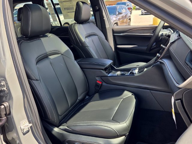 New 2027 Jeep Grand Cherokee Limited AWD/4WD image 17