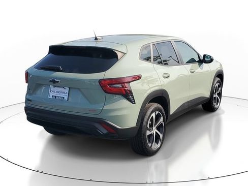 Certified 2024 Chevrolet Trax RS w/ Driver Confidence Package FWD image 4