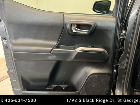 Used 2019 Toyota Tacoma TRD Off-Road AWD/4WD image 18