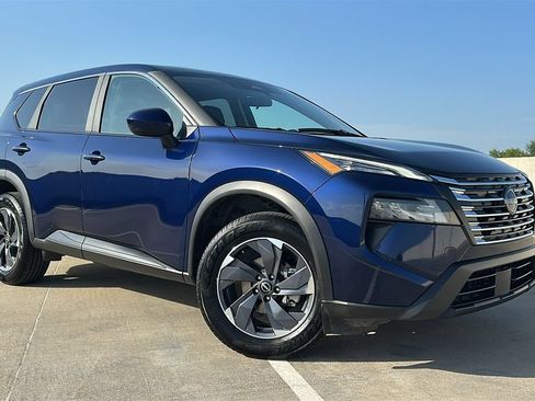 Used 2025 Nissan Rogue SV FWD image 5