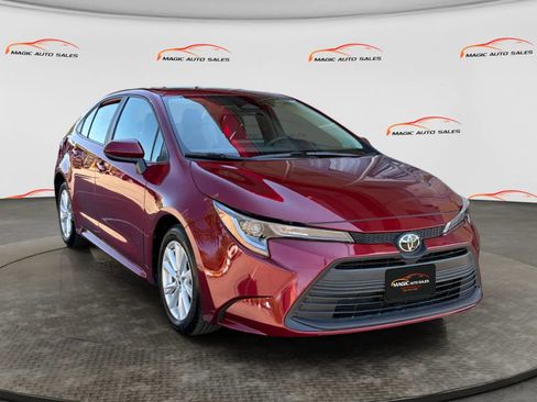 Used 2024 Toyota Corolla LE w/ LE Premium Package FWD image 5