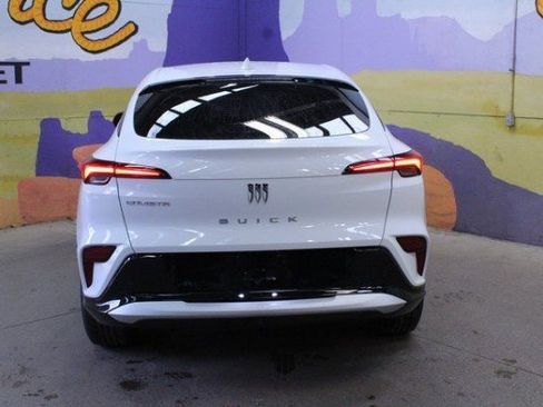 Used 2025 Buick Envista Sport Touring image 3