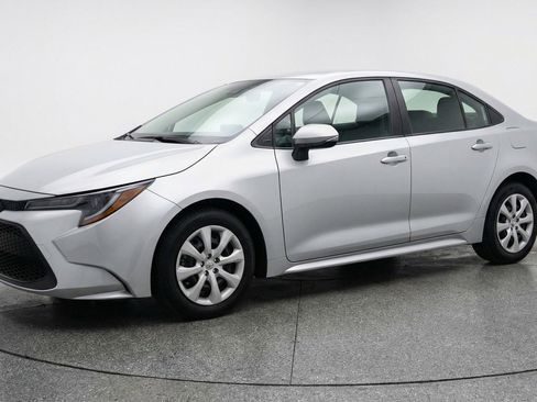 Used 2025 Toyota Corolla LE FWD image 3