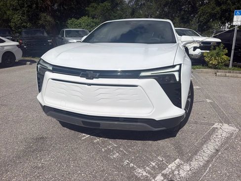 Used 2025 Chevrolet Blazer EV LT AWD/4WD image 3