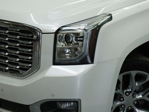 Used 2019 GMC Yukon Denali w/ Denali Ultimate Package AWD/4WD image 2
