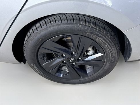 Used 2022 Hyundai Elantra SEL w/ Preferred Accessory Package image 35