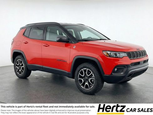 Used 2025 Jeep Compass Trailhawk image 1