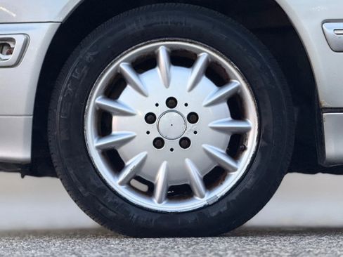 Used 2002 Mercedes-Benz E 320 4MATIC Sedan image 28