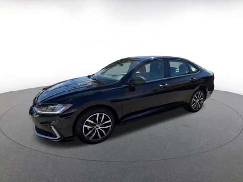 Used 2025 Volkswagen Jetta SE image 8