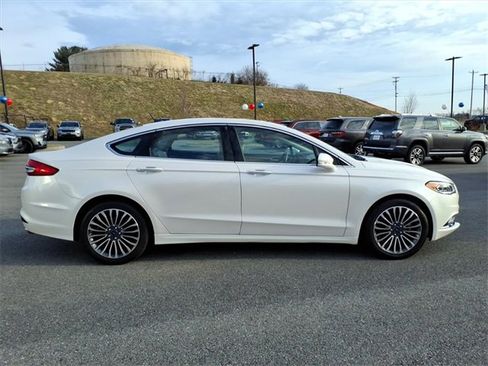 Used 2017 Ford Fusion SE w/ Fusion SE Technology Package image 5