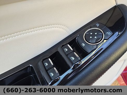 Used 2019 Ford Edge Titanium w/ Equipment Group 301A image 9