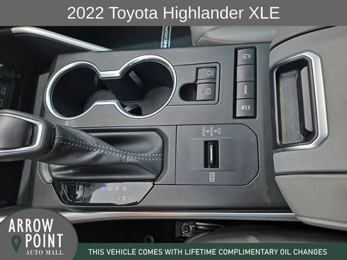 Used 2022 Toyota Highlander XLE FWD image 28