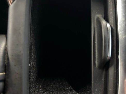 Used 2023 GMC Yukon SLT image 30