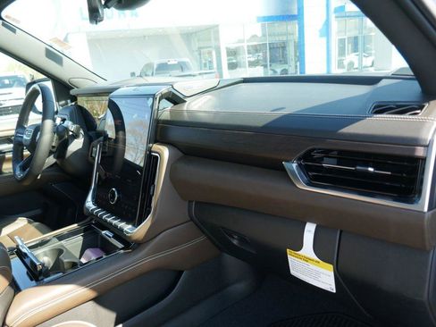 New 2026 GMC Yukon XL Denali Ultimate image 11