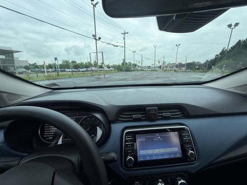 Used 2025 Nissan Versa SV FWD image 31