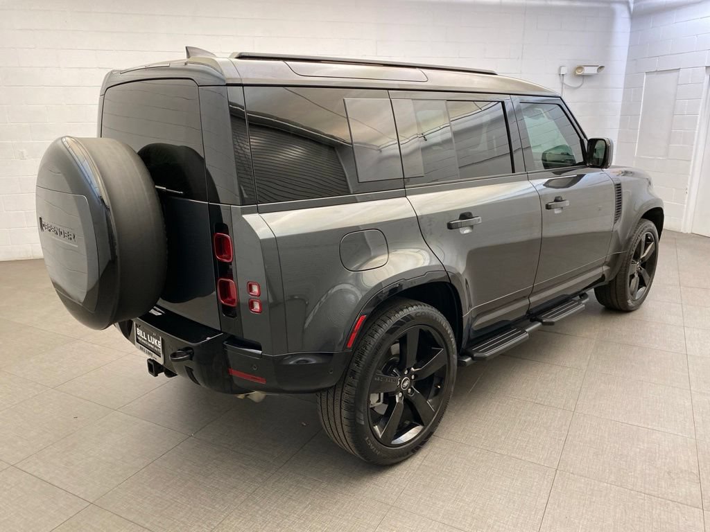 Used 2025 Land Rover Defender 110 X-Dynamic SE AWD/4WD image 6