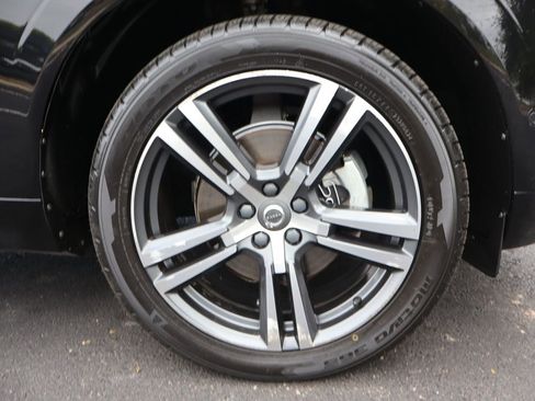 Used 2019 Volvo XC60 T5 Momentum w/ Multimedia Package image 46