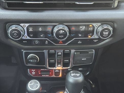 Used 2024 Jeep Wrangler Unlimited Sport AWD/4WD image 16