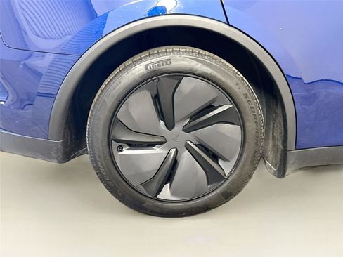 Used 2026 Tesla Model Y 2WD image 30