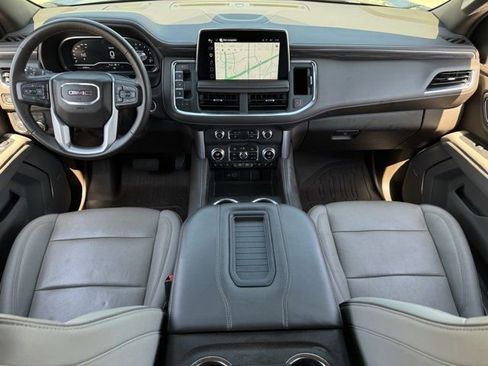 Used 2023 GMC Yukon XL SLT w/ SLT Premium Package image 11