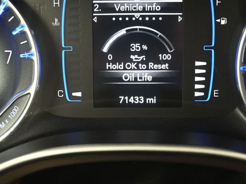 Used 2019 Chrysler Pacifica Touring-L FWD image 16
