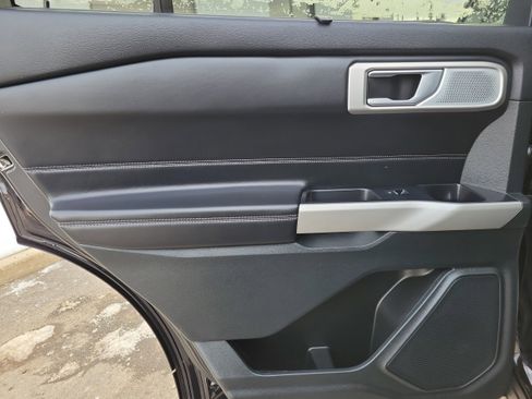 Used 2023 Ford Explorer Limited w/ Limited Technology Package image 11