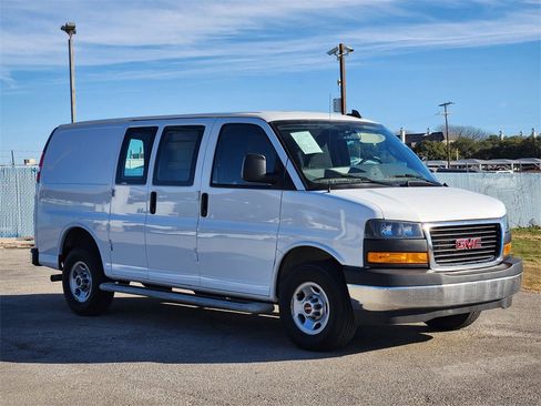 Used 2024 GMC Savana 2500 w/ Driver Convenience Package image 2
