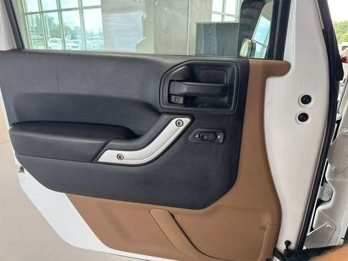 Used 2016 Jeep Wrangler Unlimited Sahara AWD/4WD image 14