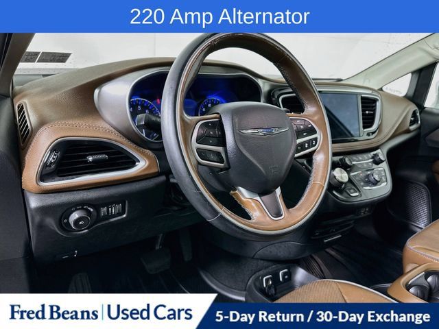 Used 2018 Chrysler Pacifica Limited w/ Tire & Wheel Group FWD image 13