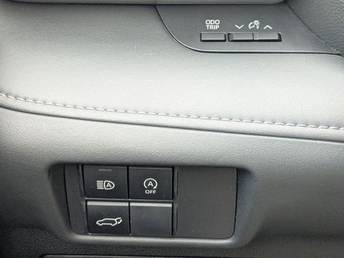 Used 2023 Toyota Highlander LE image 21