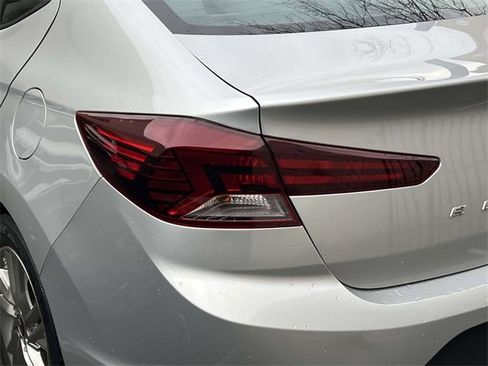 Used 2019 Hyundai Elantra SEL image 11