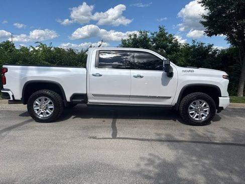 Used 2024 Chevrolet Silverado 2500 High Country w/ High Country Premium Package AWD/4WD image 9