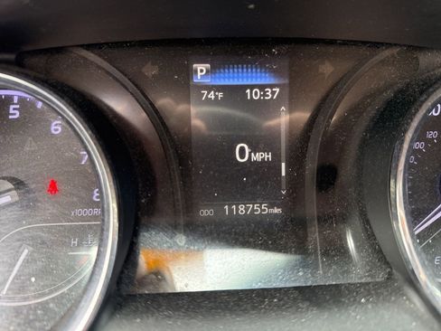 Used 2020 Toyota Camry LE image 6