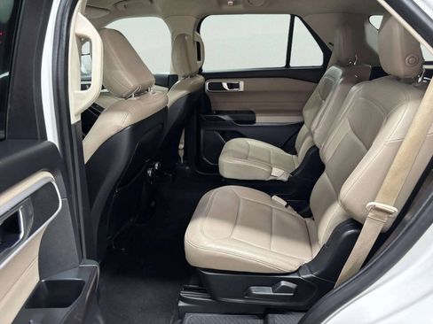Used 2020 Ford Explorer XLT w/ Equipment Group 202A AWD/4WD image 17