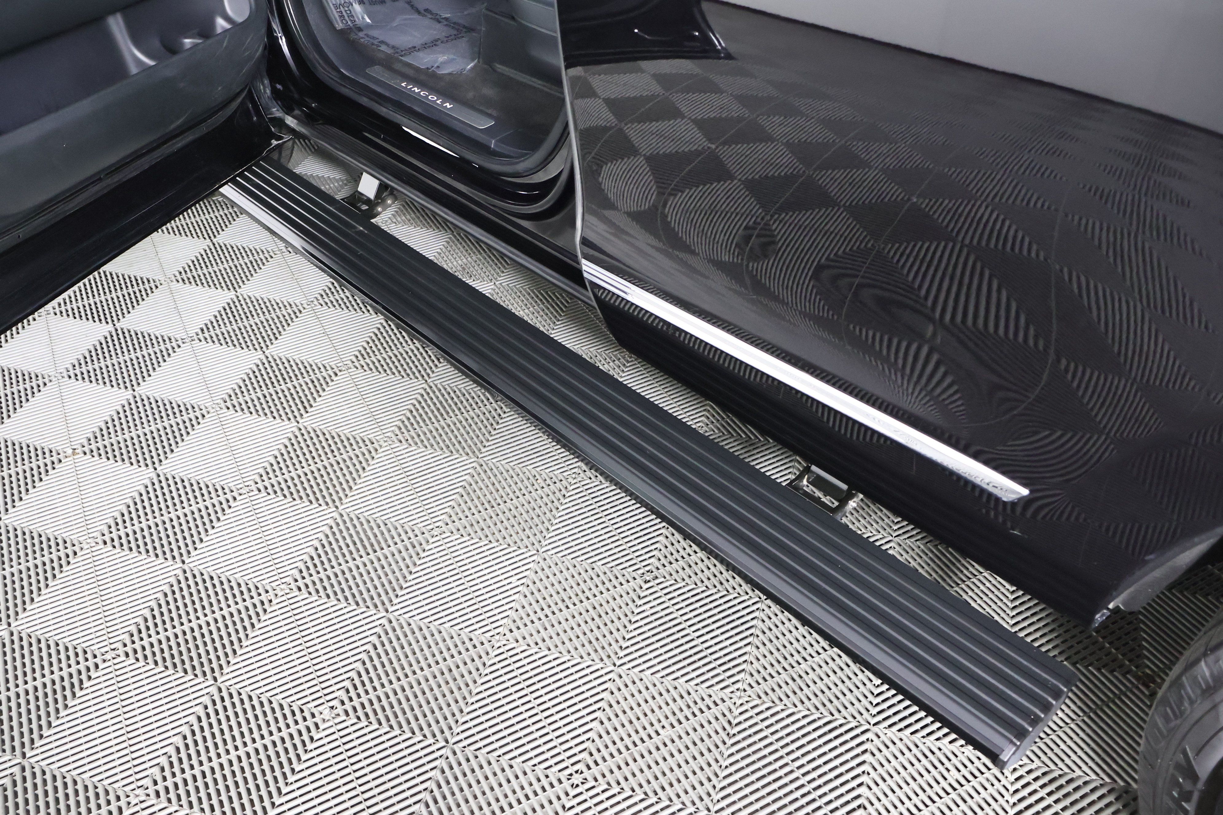 Used 2024 Lincoln Navigator Premiere AWD/4WD image 16