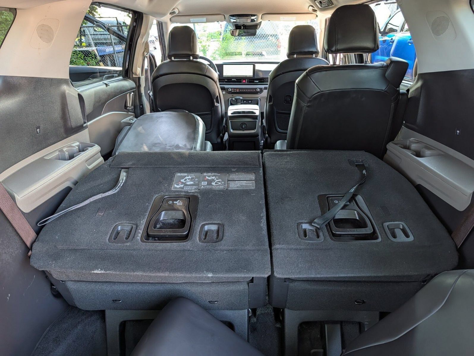 Used 2025 Kia Carnival EX FWD image 21