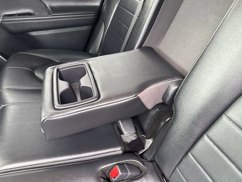 Used 2024 Toyota Highlander XLE AWD/4WD image 38