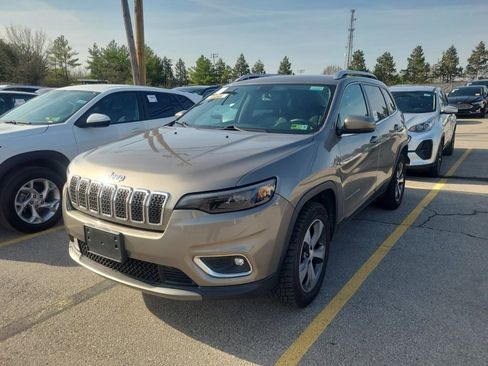 Used 2019 Jeep Cherokee Limited image 2