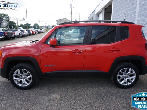 Used 2017 Jeep Renegade Latitude AWD/4WD image 4