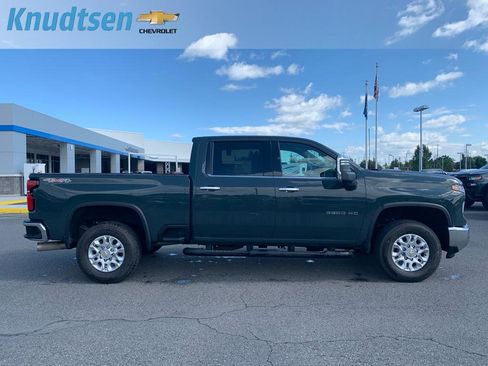 Used 2025 Chevrolet Silverado 3500 LTZ w/ LTZ Convenience Package AWD/4WD image 8