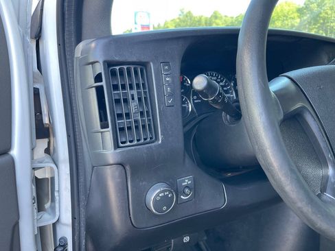 Used 2014 Chevrolet Express 1500 RWD image 17