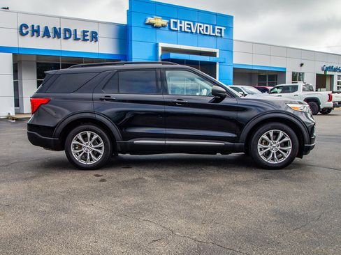Used 2020 Ford Explorer XLT w/ Equipment Group 202A AWD/4WD image 8